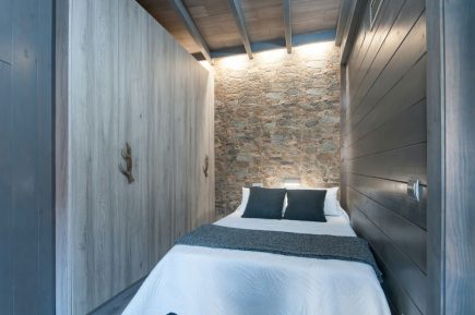 Foto de la instalación de un parquet hecha en un ático por Comparquets en colaboración con woodmasters