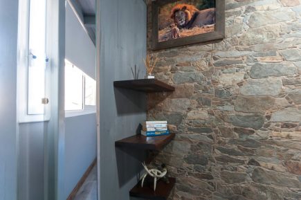 Foto de la instalación de un parquet hecha en un ático por Comparquets en colaboración con woodmasters