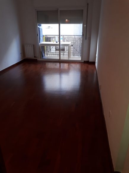 Foto de la imnstalación de un parquet hecha por Comparquets