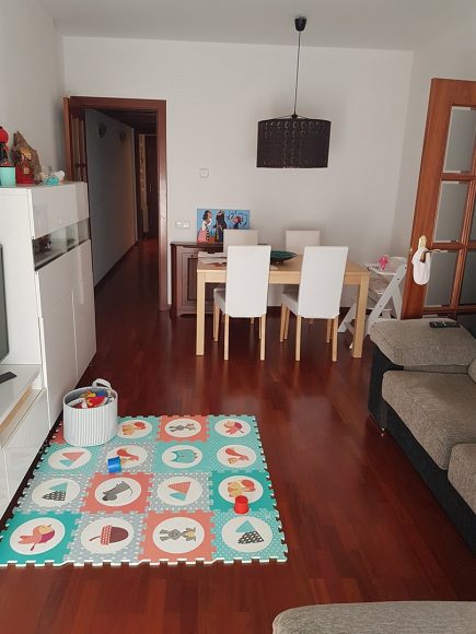 Foto de la instalación de parquet hecha por Comparquets
