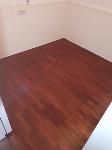 Foto de la imnstalación de un parquet hecha por Comparquets