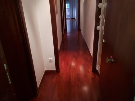 Foto de la imnstalación de un parquet hecha por Comparquets